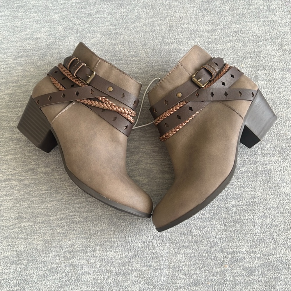 Report Ankle‎ Booties Women Girls Size 4 Tan Brown 1.75 Inch Heel Side Zip New - Picture 10 of 11